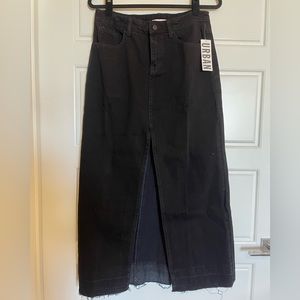 Urban Outfitters Black Denim Midi Skirt with front slit - Size M - BRAND NEW